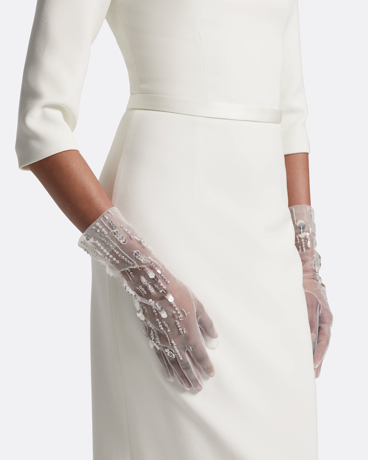 Deja Gloves in Ivory with Crystal Embellishemnt